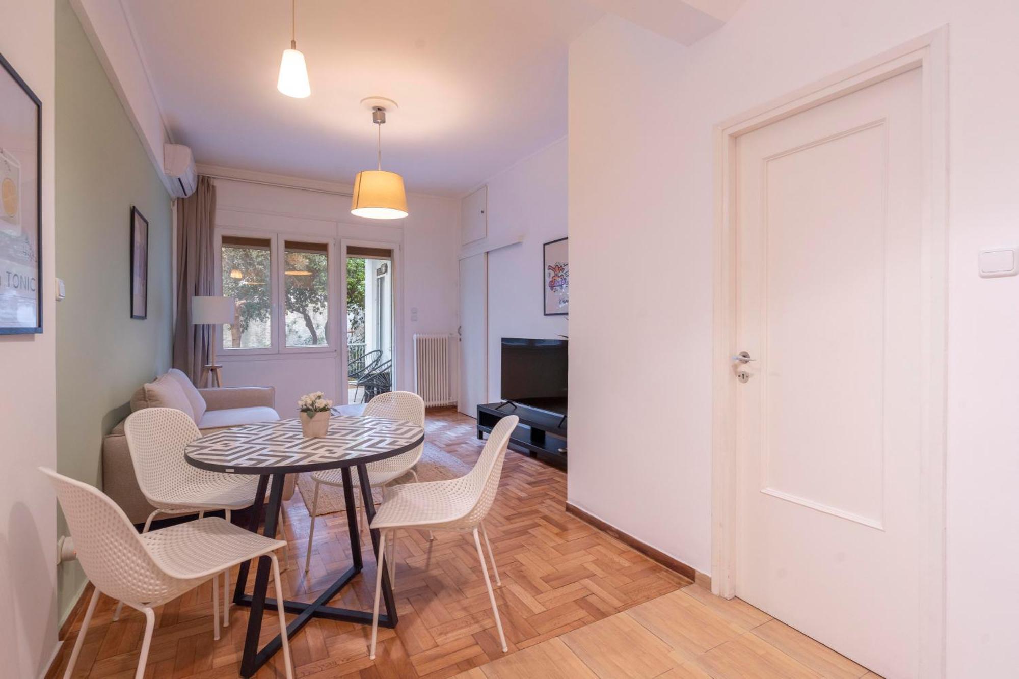 Jardin Maison: Amazing 2br In Koukaki Apartment